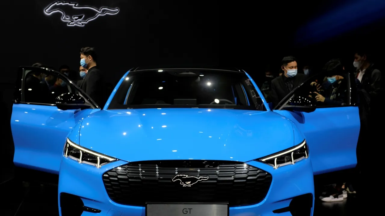 Ford's 2024 Mustang GT and Dark Horse Debut in Europe as Secretive