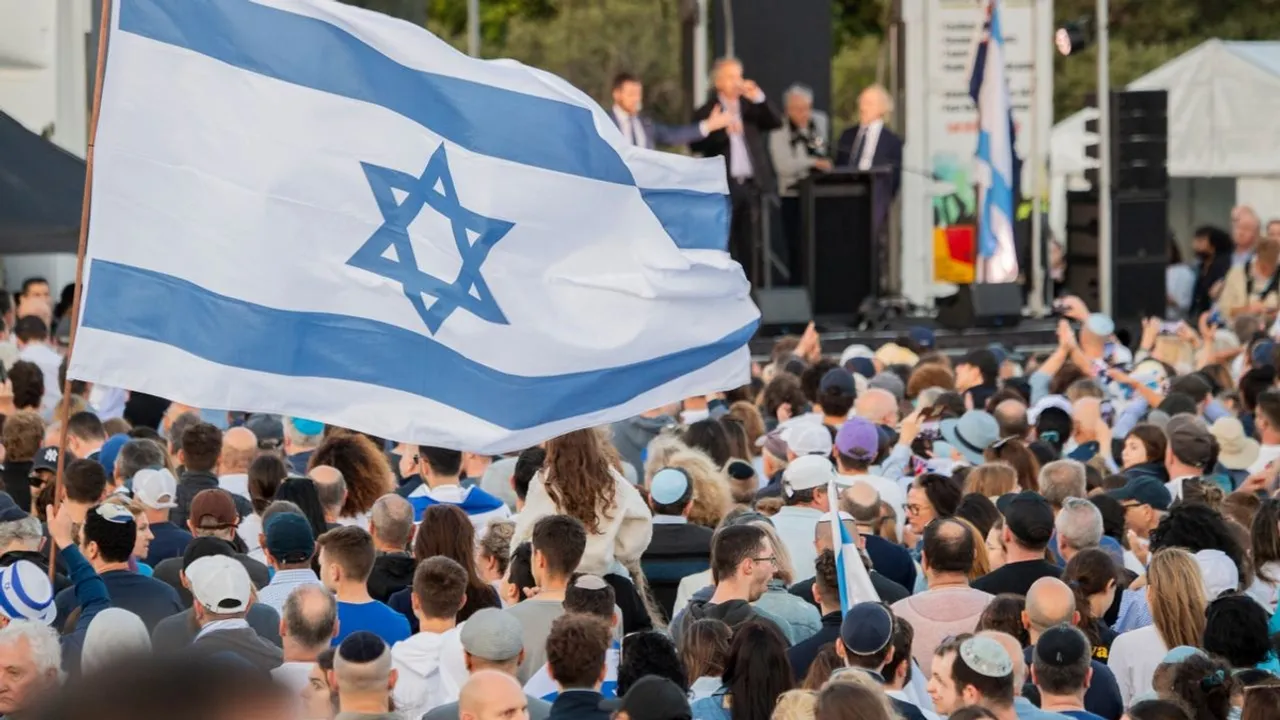 Sydney Community Gathers for Vigil Honoring Luke Davies, Mourning