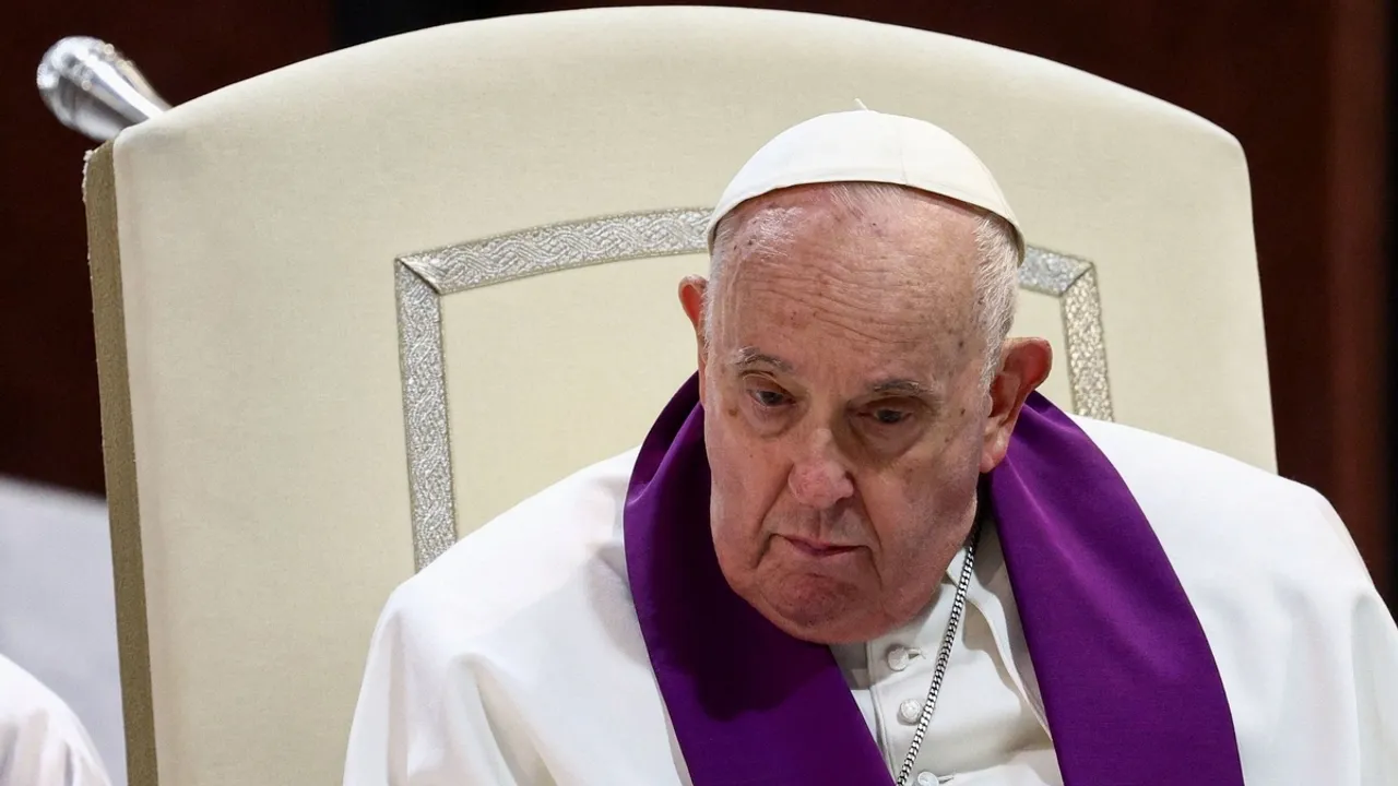 Ukraine Summons Vatican Envoy, Rebukes Pope Francis' 'White Flag' Peace Talk Suggestion