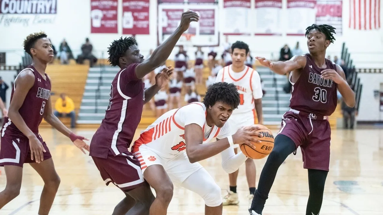 Memorial Titans' Season Ends in Playoff Defeat, Coach Lewis Eyes Future Success