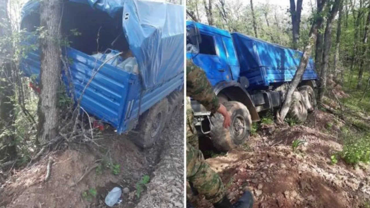 The vehicle of servicemen under search found on the inter-positional road. MoD denies Azerbaijani claims about sabotage
<br>
Image Credit: Armen Press