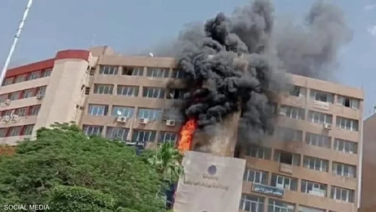 A fire broke out in a 7-storey government building in Cairo
<br>
Image Credit: Social media