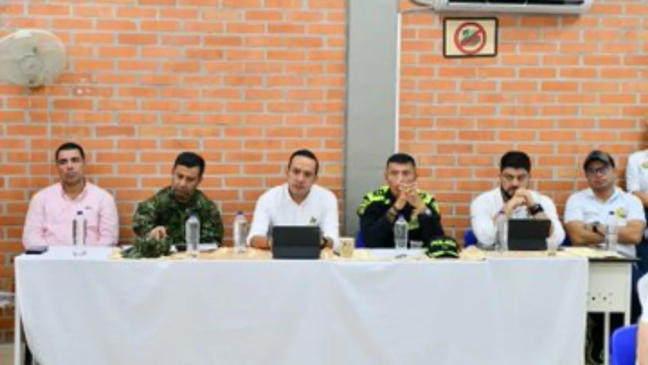 Authorities offered a reward of up 10 million of pesos for information those who installed Colombian Revolutionary Armed Forces (FARC) billboards in ‘El Playon’
<br>
Image Credit: RCN Bucaramanga