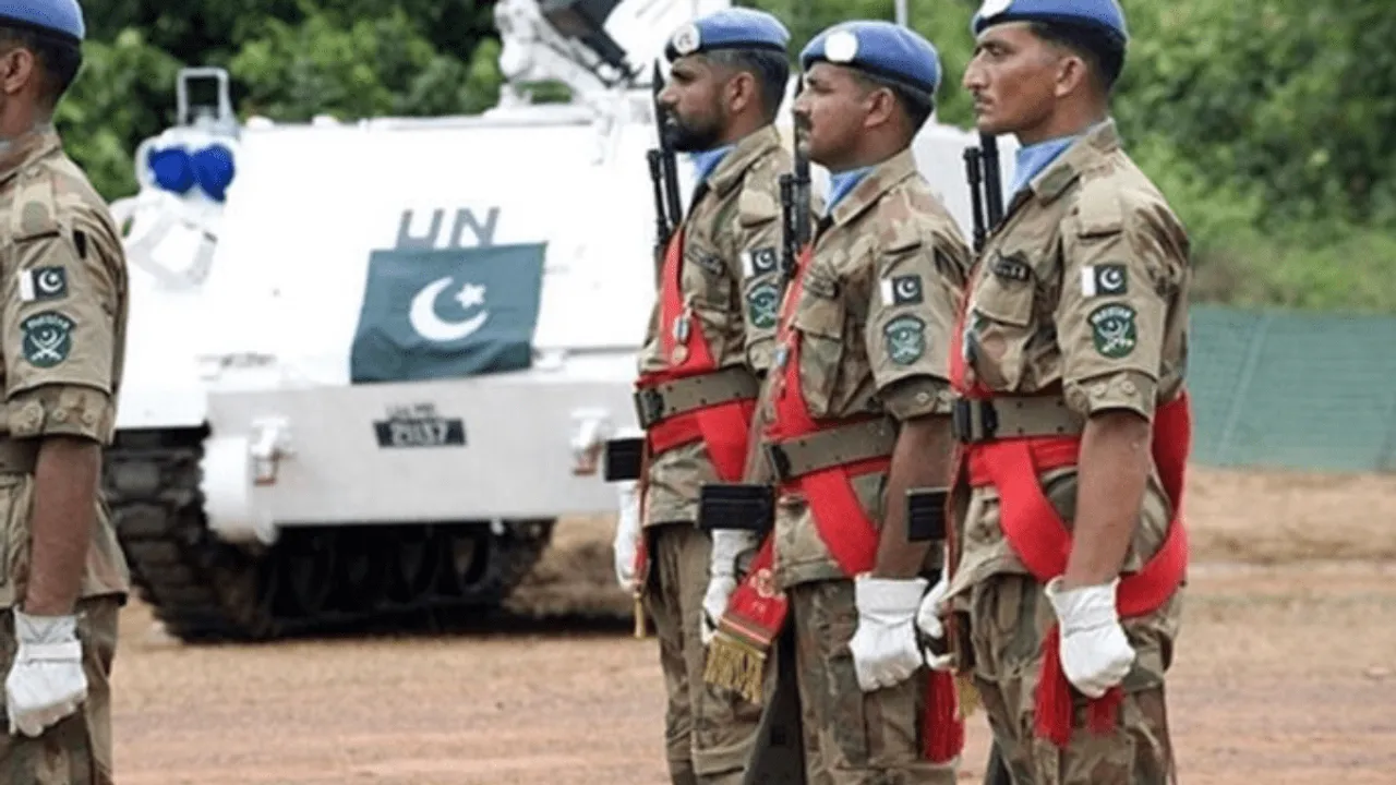 Secretary-General Antonio Guterres presenting the posthumous Dag Hammarskjold Medal to the families of fallen peacekeepers. <br>Image Credit: Associated Press of Pakistan