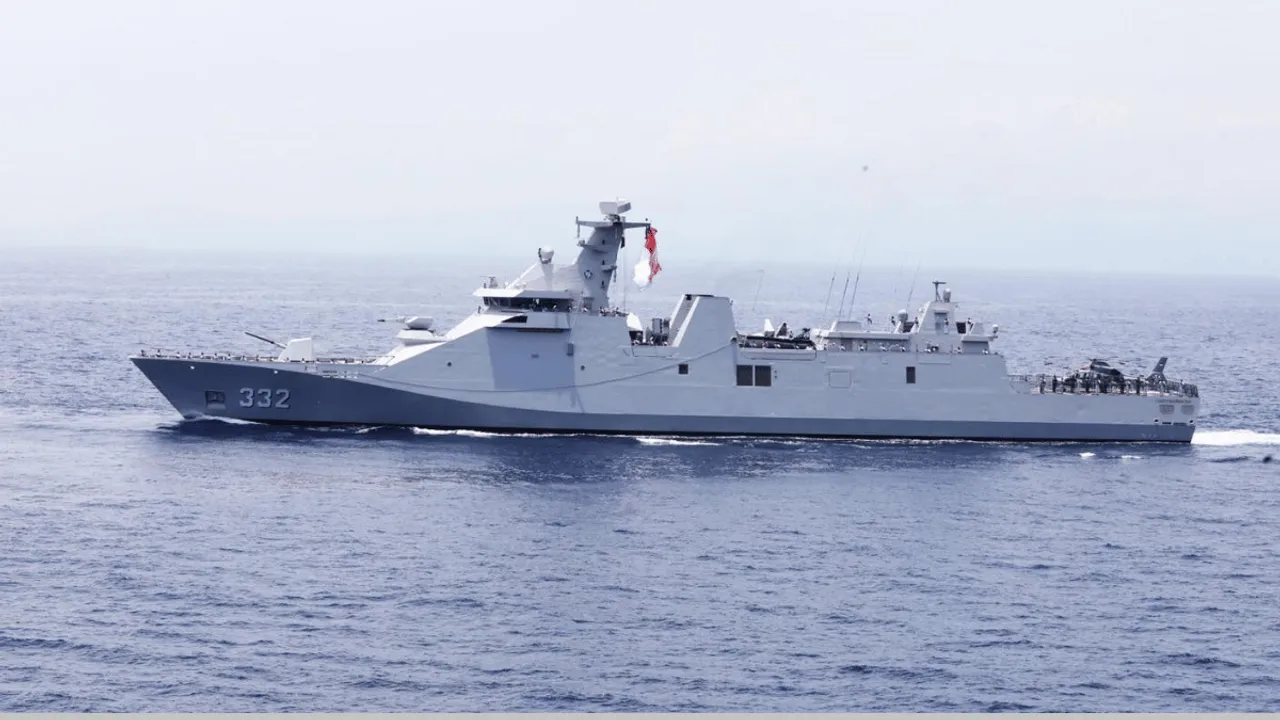 Vietnam issues statement demanding China “immediately remove” the survey ship Xiang Yang Hong 10 <br> Image Credit: @AsiaMTI