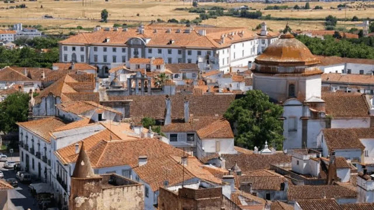 Évora Community on High Alert after Tremor Hits
<br>
Image Credit: The Haphazard Traveller