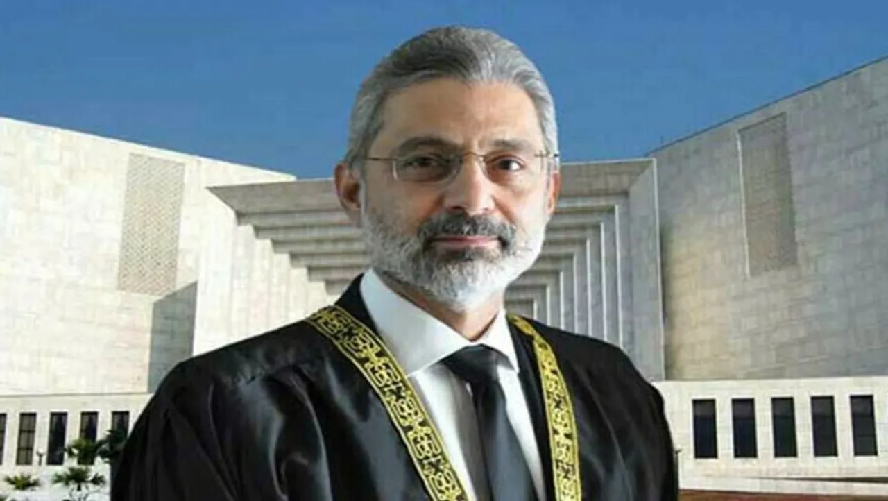 Justice Qazi Faez Isa clarifies misconceptions surrounding the handshake incident with Chief Justice Umar Ata Bandial at the oath taking ceremony of Justice Iqbal Hameedur Rahman as the Federal Shariat Court Chief Justice
<br>Image Credit: Samaa News
