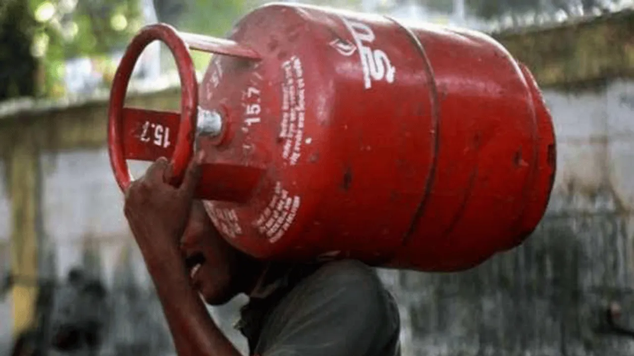 India witnesses a significant reduction in commercial LPG cylinder prices while petrol and diesel prices remain unchanged. <br> Image Credit: Zee NEWS