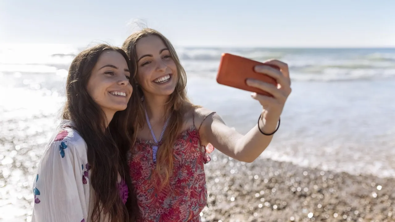 The Selfie Syndrome: Unveiling the Phenomenon of Selfitis