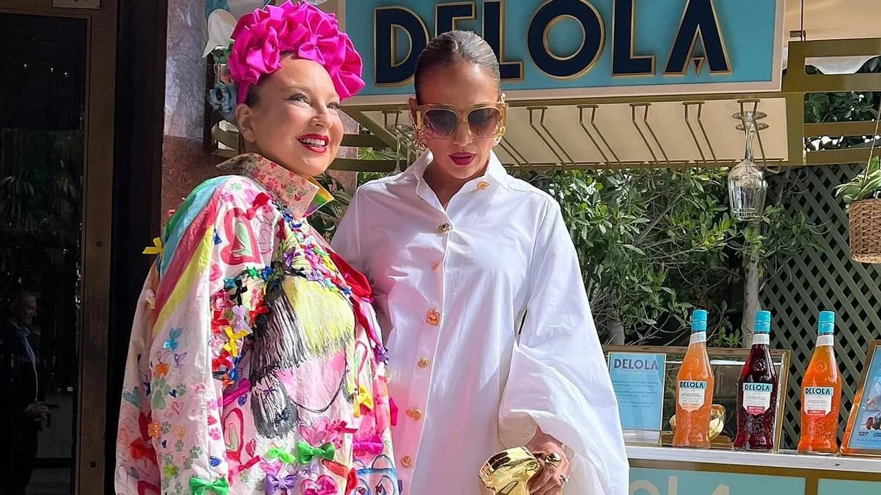 Pop Star Sia Reveals Facelift Results, Praises Renowned Surgeon