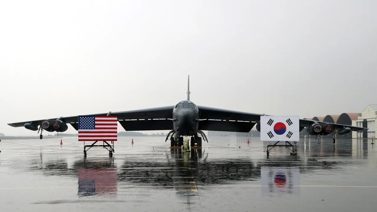 US B-52 strategic bomber unveiled at South Korean air base in show of ...