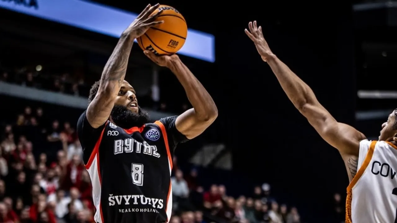 Basketball Team Bounces Back in Fourth Quarter, Securing Crucial Victory