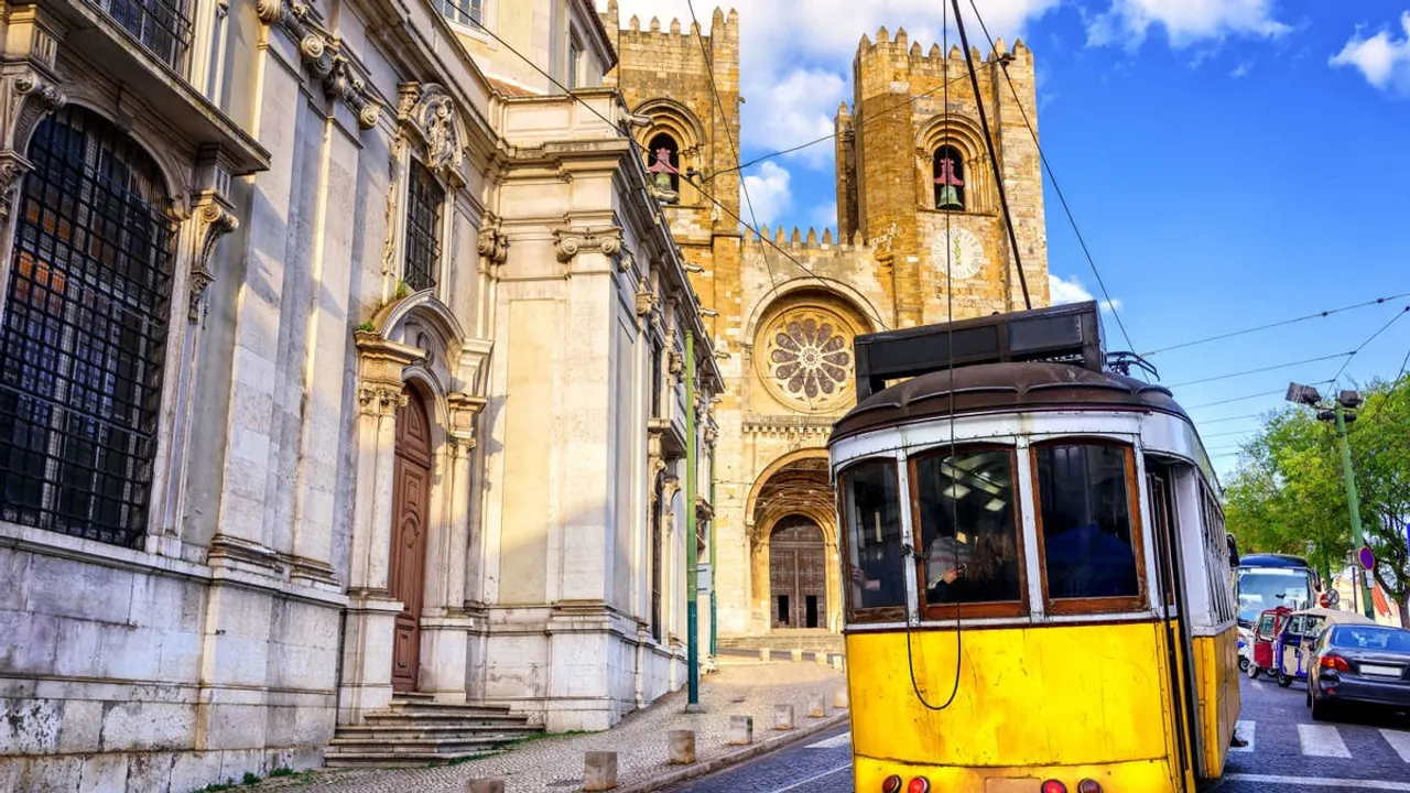 Lisbon Launches Free Holiday Shuttle Service for Easier City Access