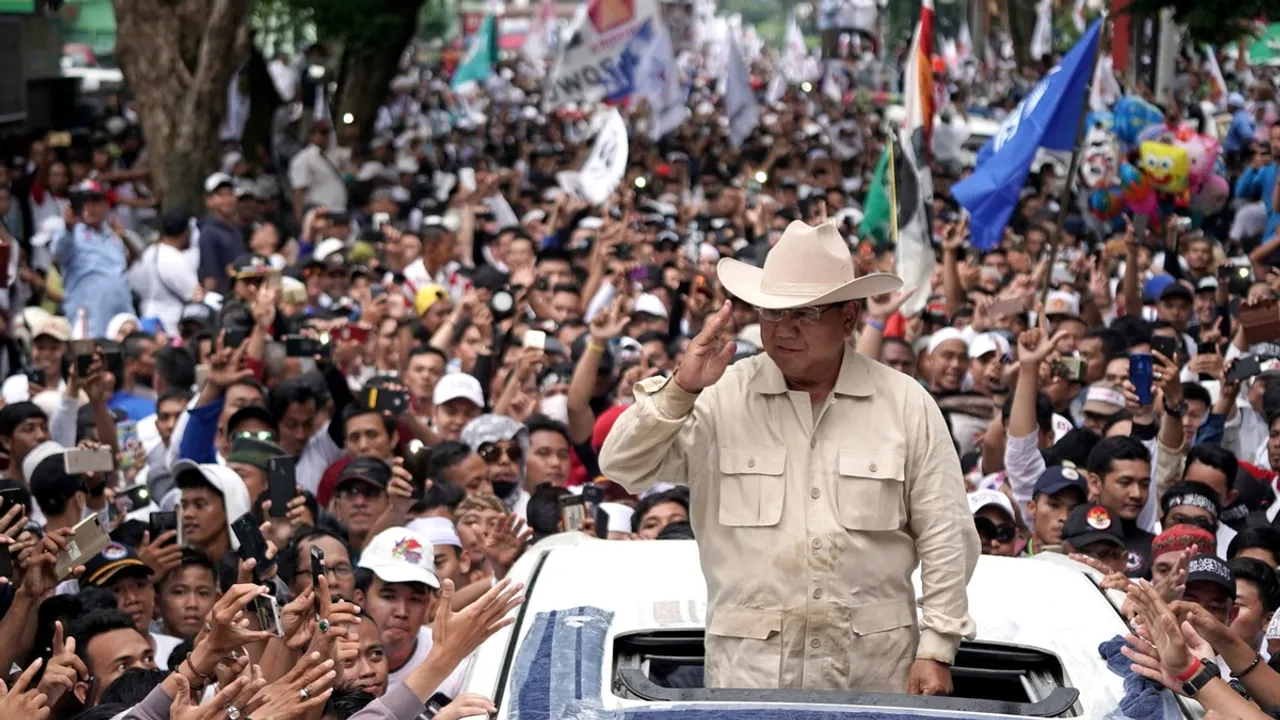 Prabowo Subianto Prioritizes Duties Over Campaigning on First Day of Presidential Race