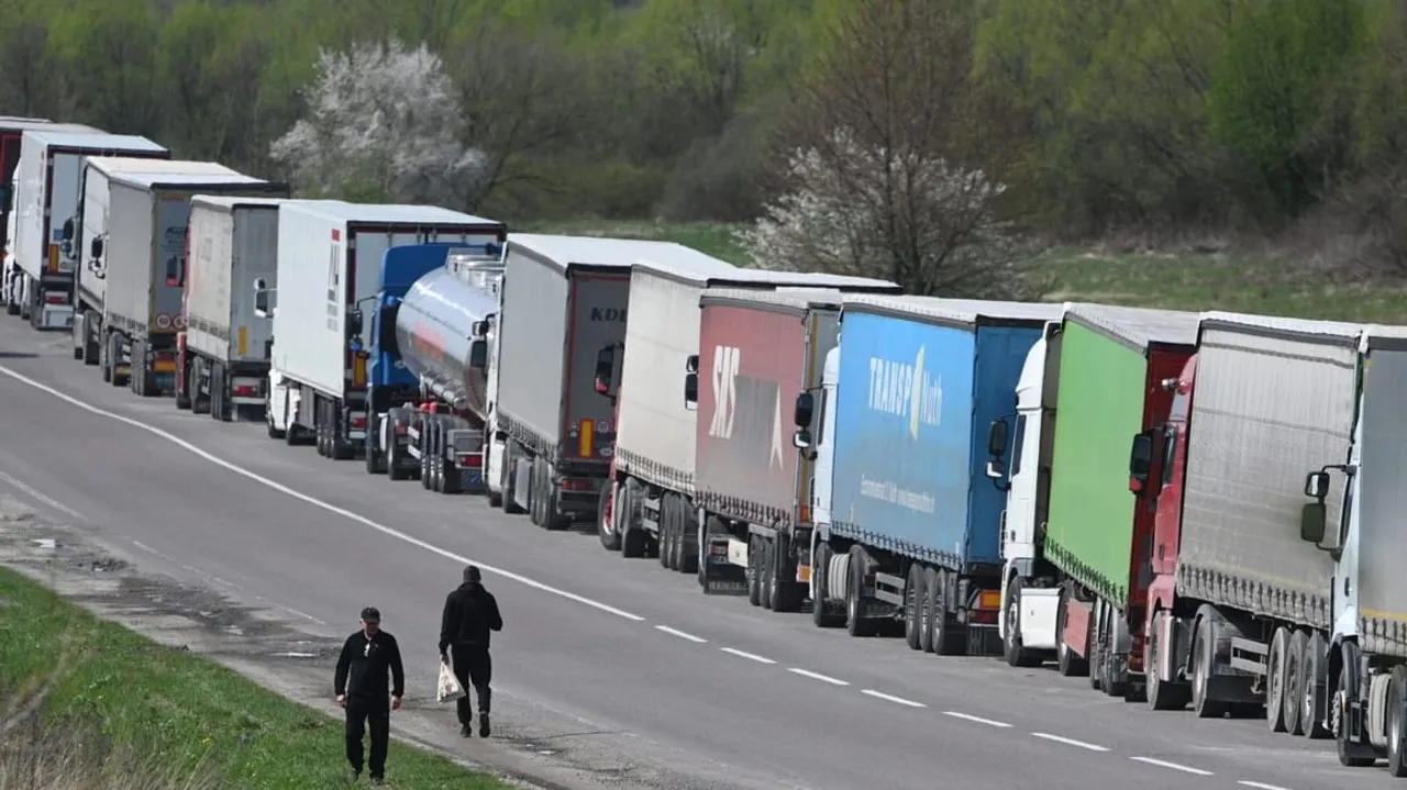 Ukrainian-Polish Border Blockade: Economic Disruption and Political Ramifications