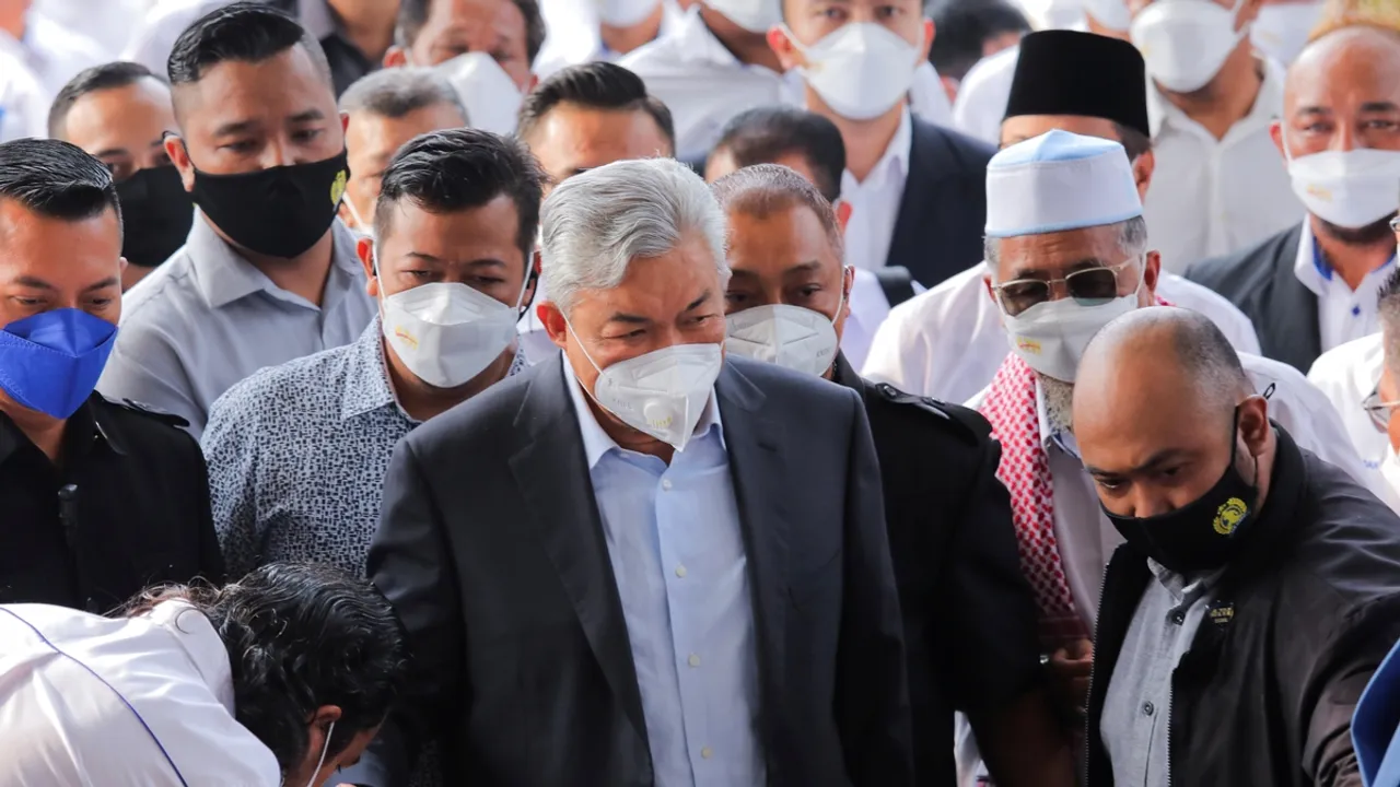 Deputy PM Zahid Hamidi Calls for Excellence from Contractors, Assures Data Security