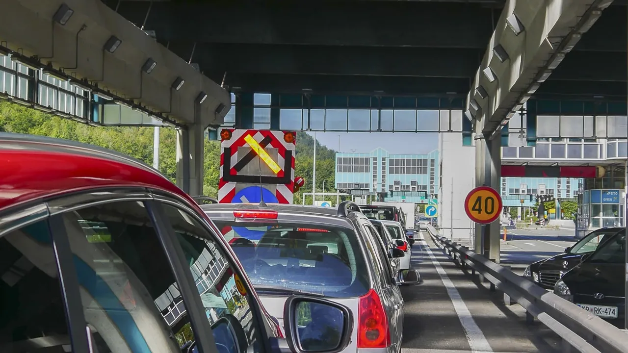 Austrian Border Control Apprehends Illegal Entrants Amid Schengen Area Controversy