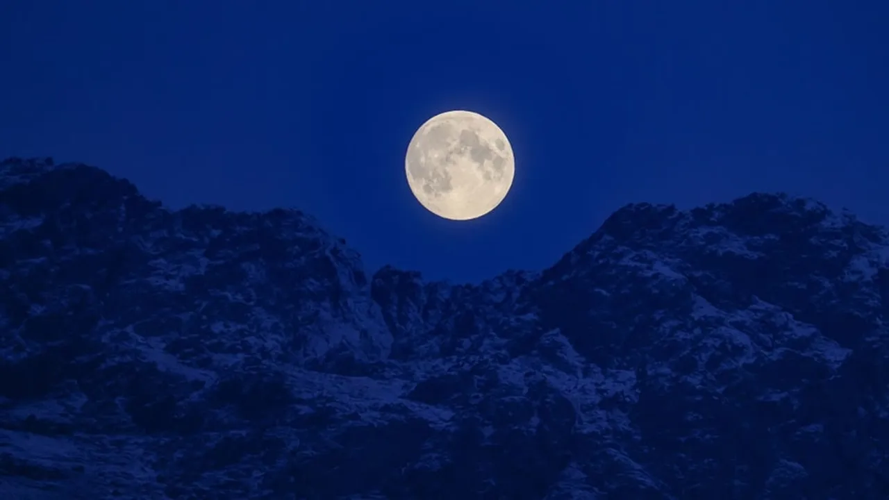 Cold Moon A Luminescent Farewell to 2023