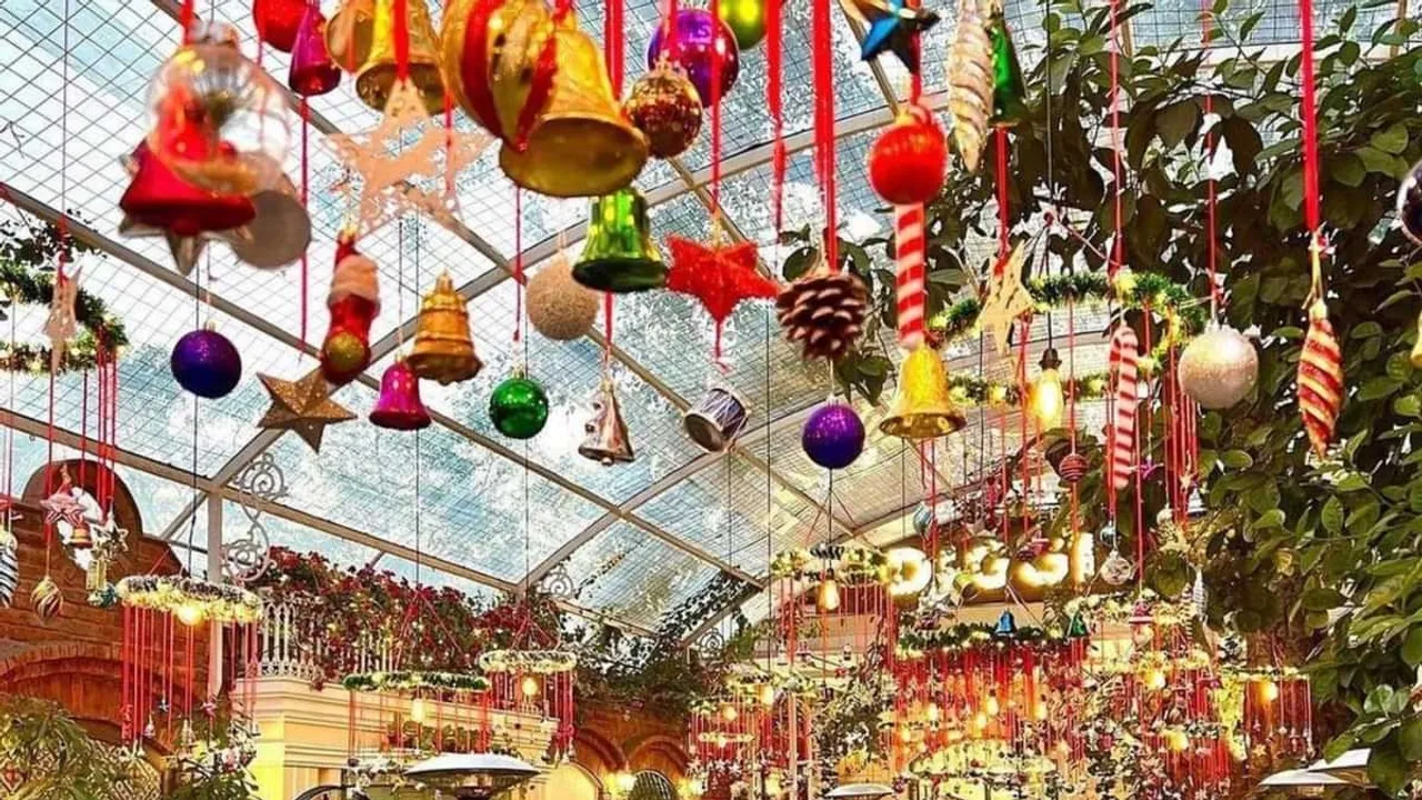 Delhi Celebrates Christmas with Artificial Snowfall Amidst Calls for Unity