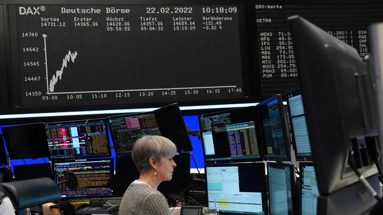 European Markets Braced for Lower Opening as Investors Monitor Key Figures