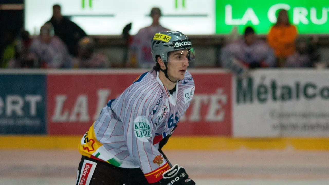 Fribourg Triumphs Over Davos in a Tense Hockey Match