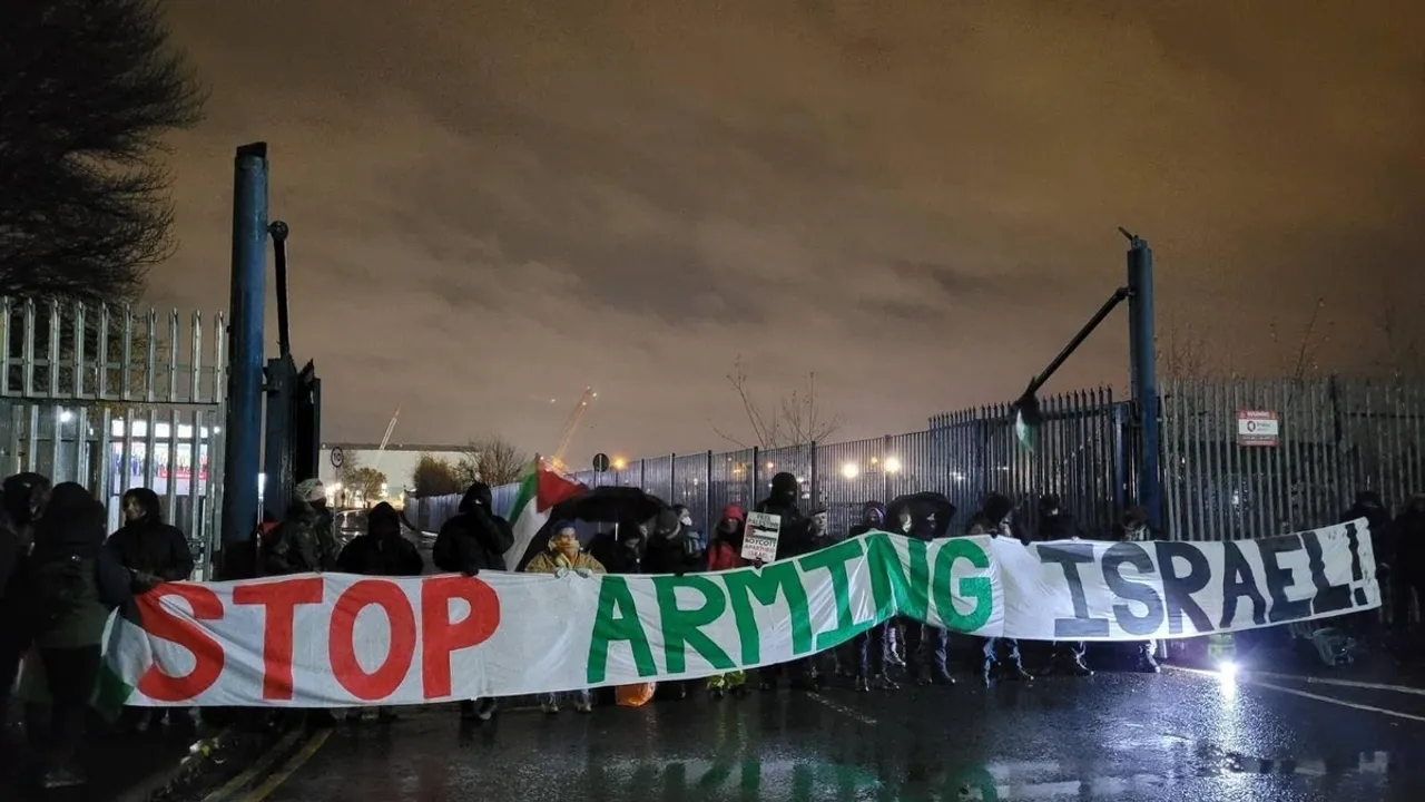 Glasgow Protesters Blockade BAE Systems Shipyard Over Israel Ties