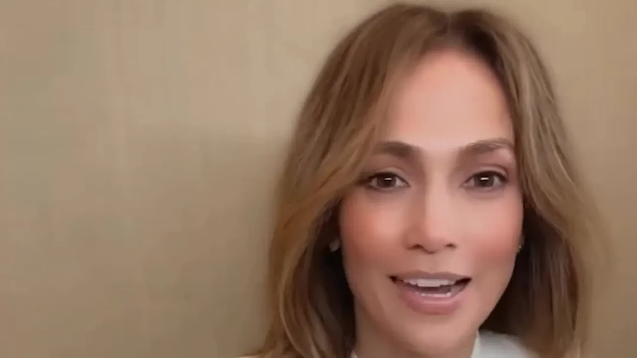 Jennifer Lopez Announces New Album, Faces Technical Hurdles A Candid