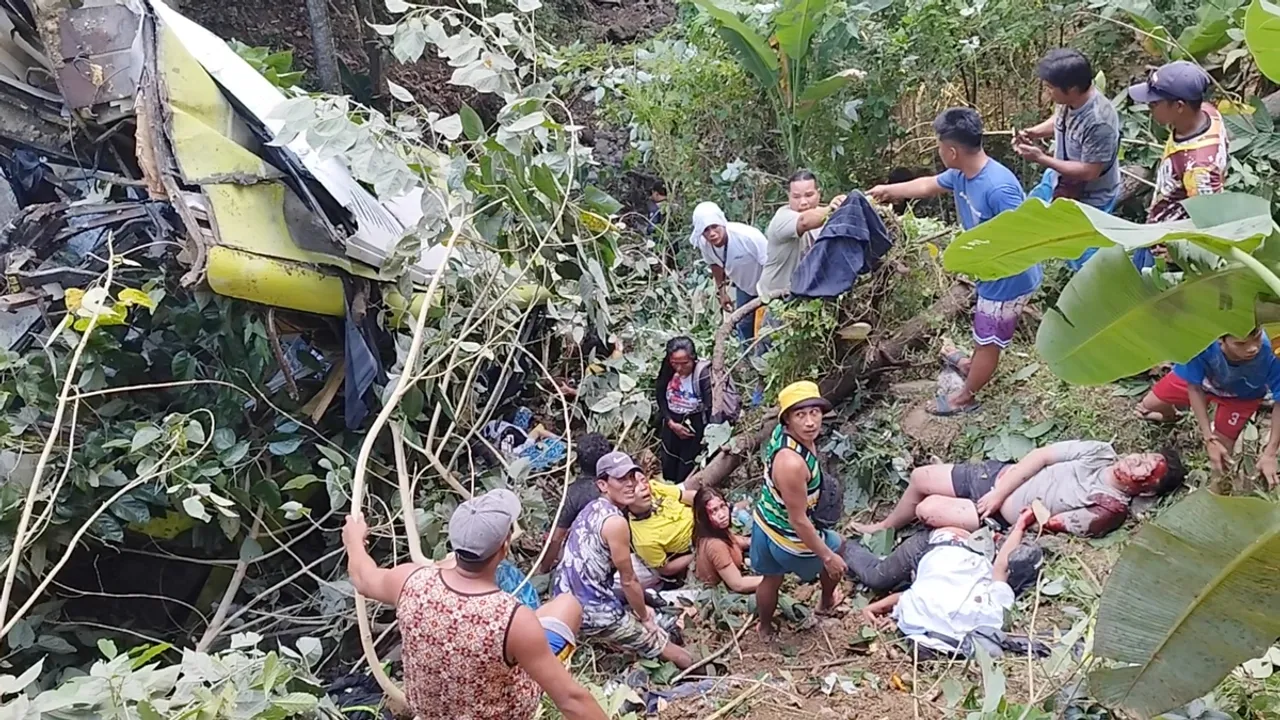 17 Perish in Bus Accident on Notorious 'Killer Curve' in the Philippines
