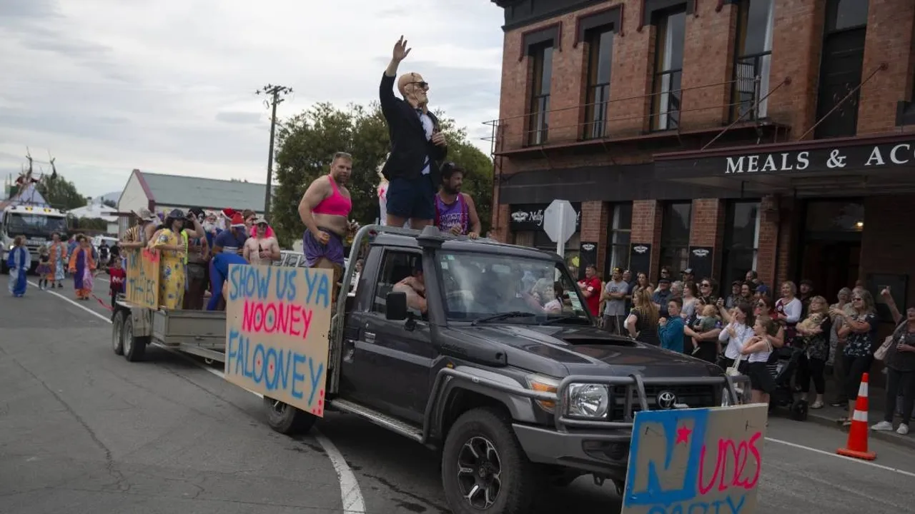 Politically Incorrect Christmas Parade Charms Pleasant Point Once Again