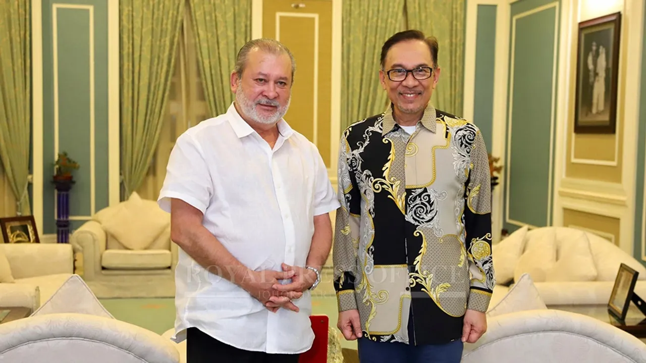 Sultan Johor Backs Anwar Ibrahim's Leadership and Prepares for Kingship