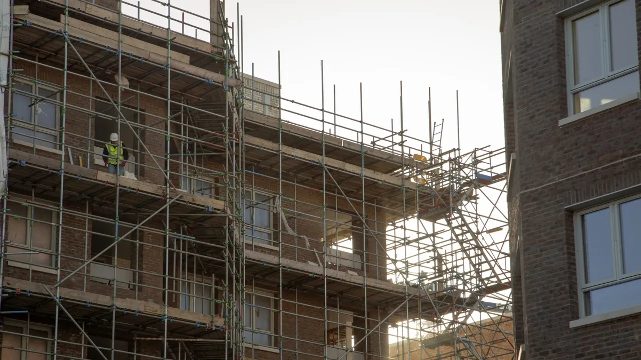 UK Construction Sector Struggles Amid Housing Market Slowdown
