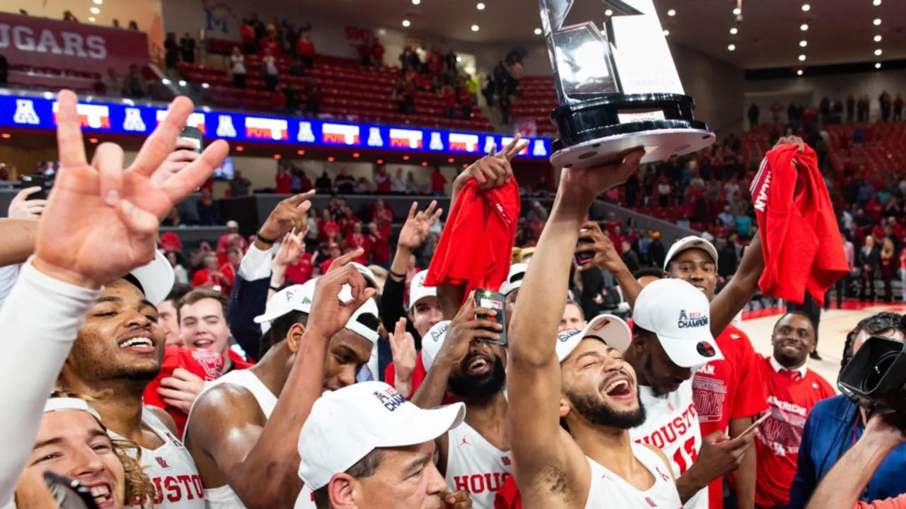 Undefeated University of Houston Eyes Victory in City Rivalry Game