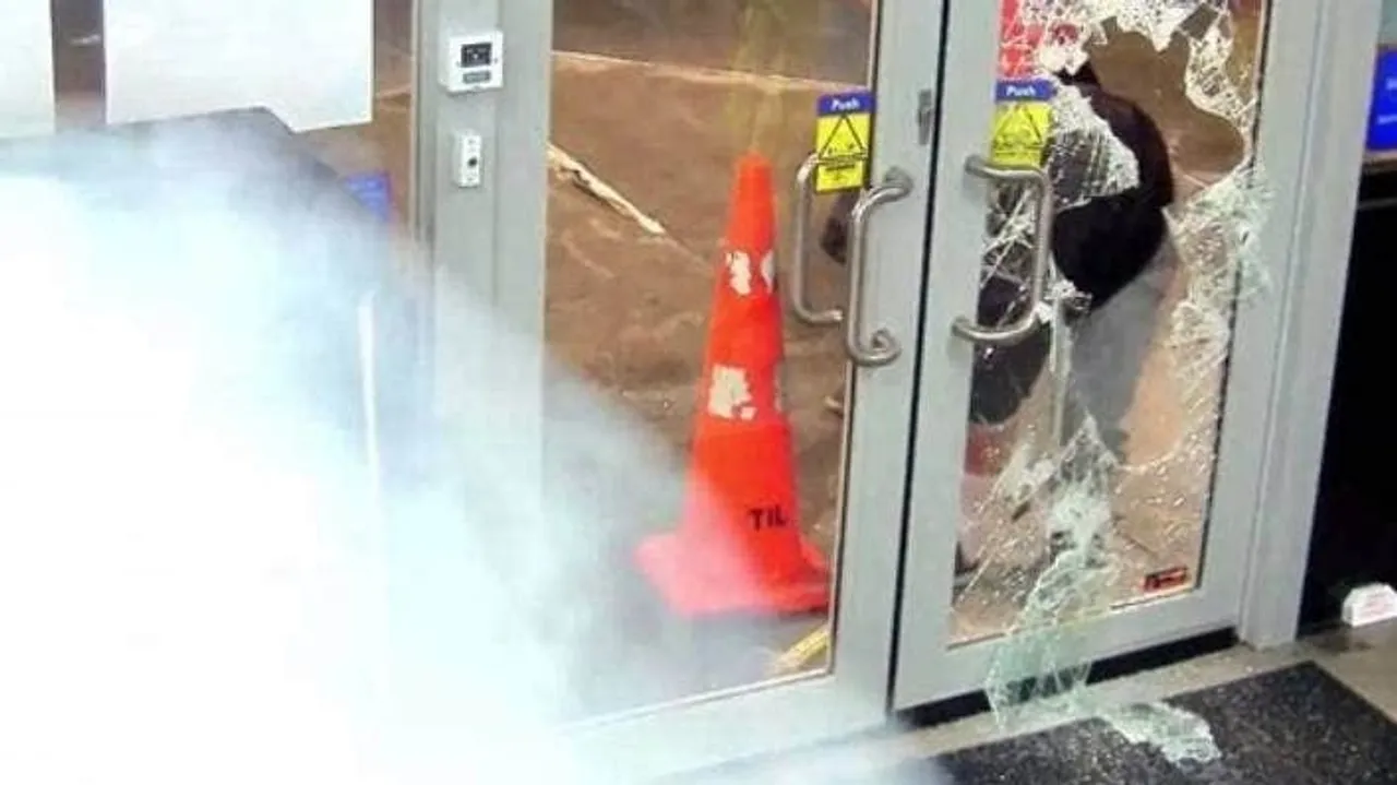 Armoured Glass and Fog Cannons Thwart SmashandGrab Attempt at