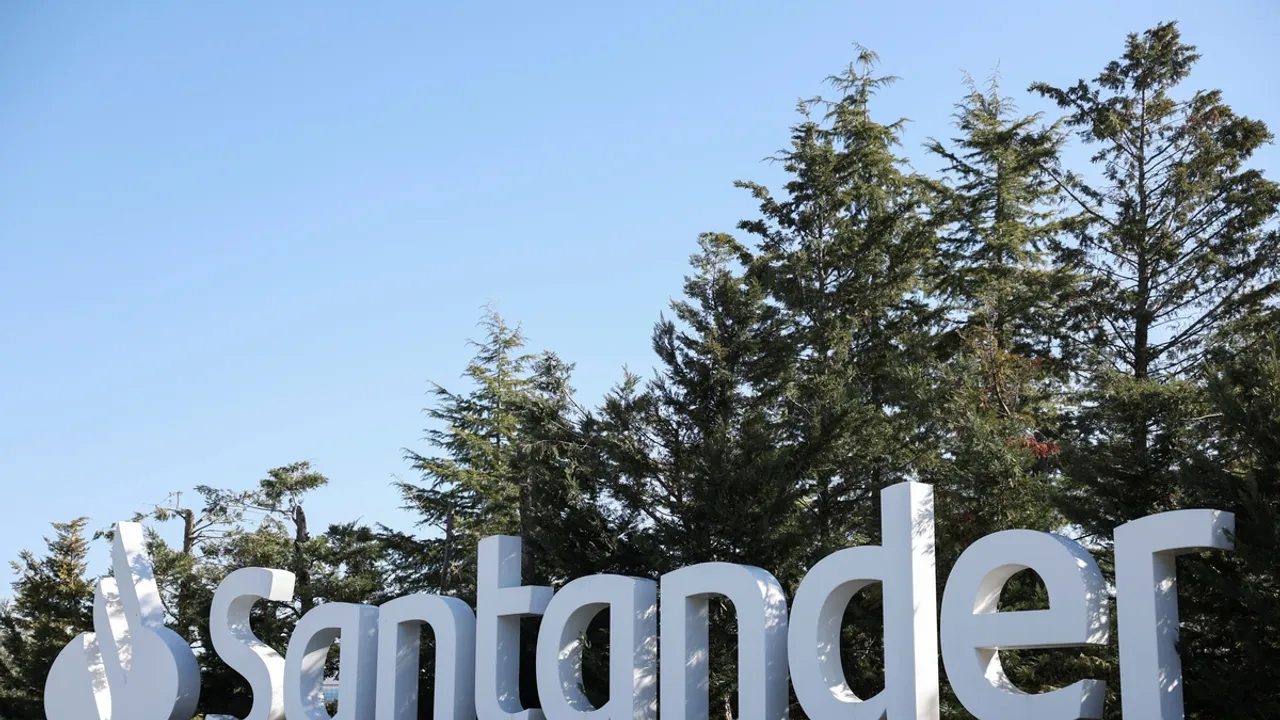 Banco Santander Forecasts Strong Financial Outlook, Targets Higher