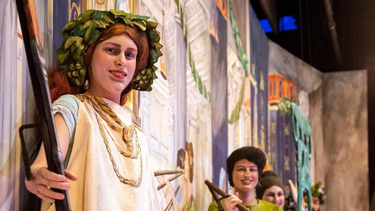 'À la Mode The Art of Fashion' Calls for Volunteers at the Pageant of