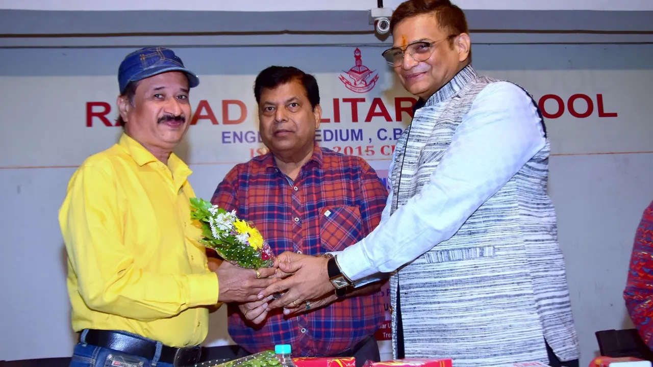 National Union of Journalists India's National Vice President Shri S Kumar felicitated Shri Ramakant Munde