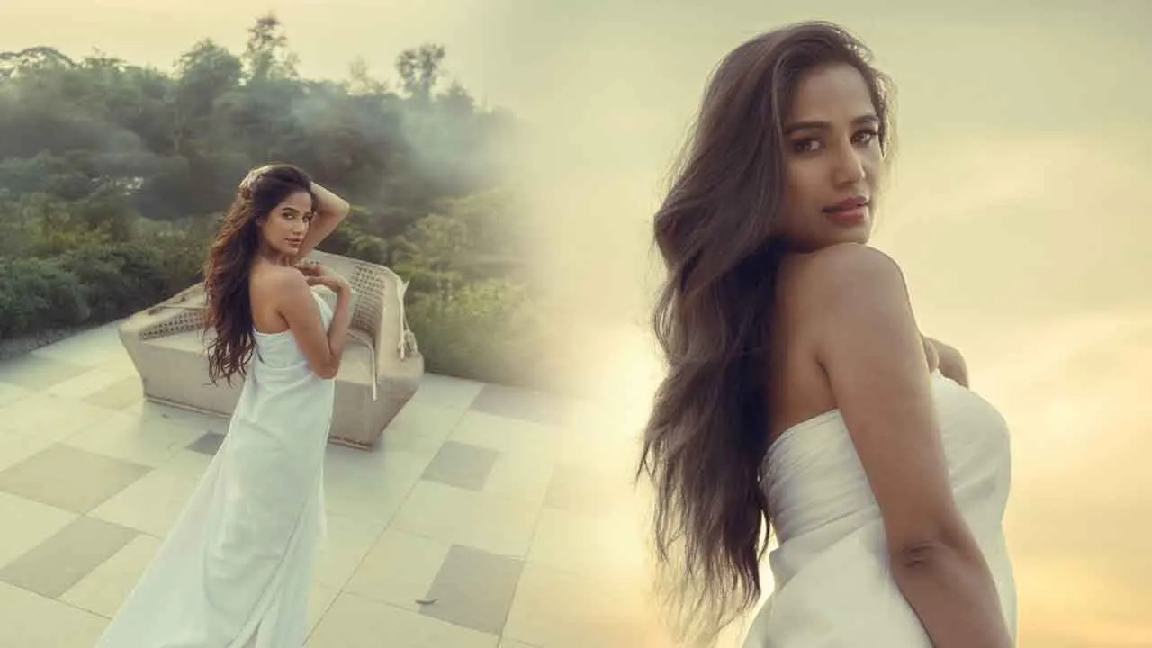 02 Poonam Pandey