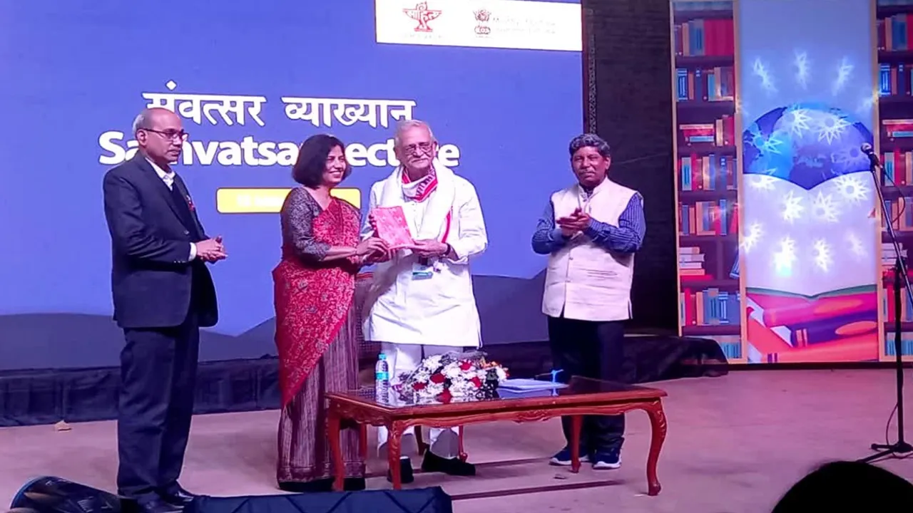 Gulzar presented his views on cinema and history in 'Sahityotsav'