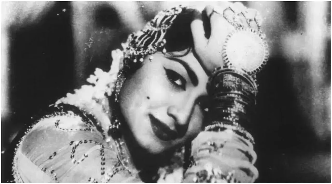 Birthday Special: What is the anokhi baat in this mujra-song picturised on late Minoo Mumtaz by Guru Dutt ? By - Chaitanya Padukone
