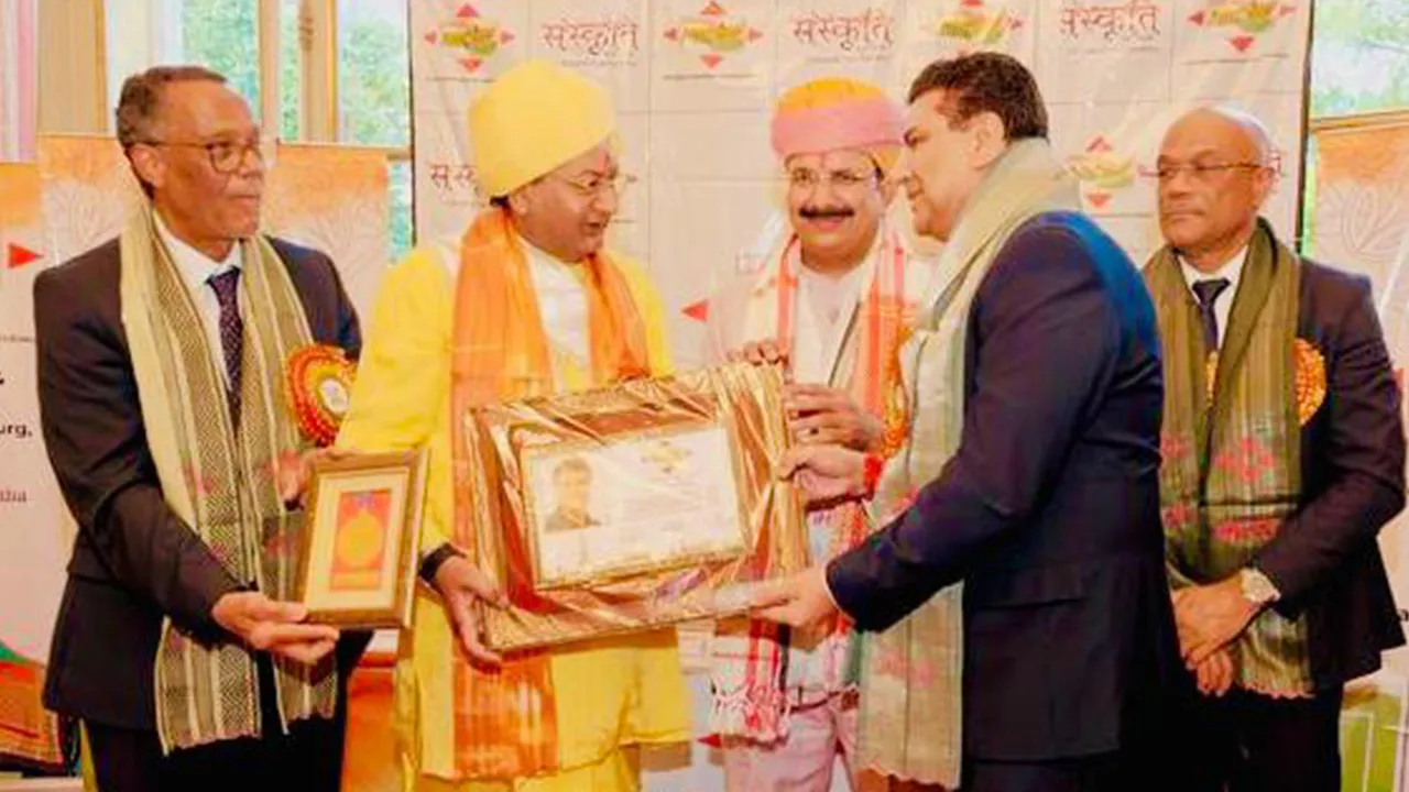 Manoj Tyagi honored with 'Bharat Gaurav Award' in France