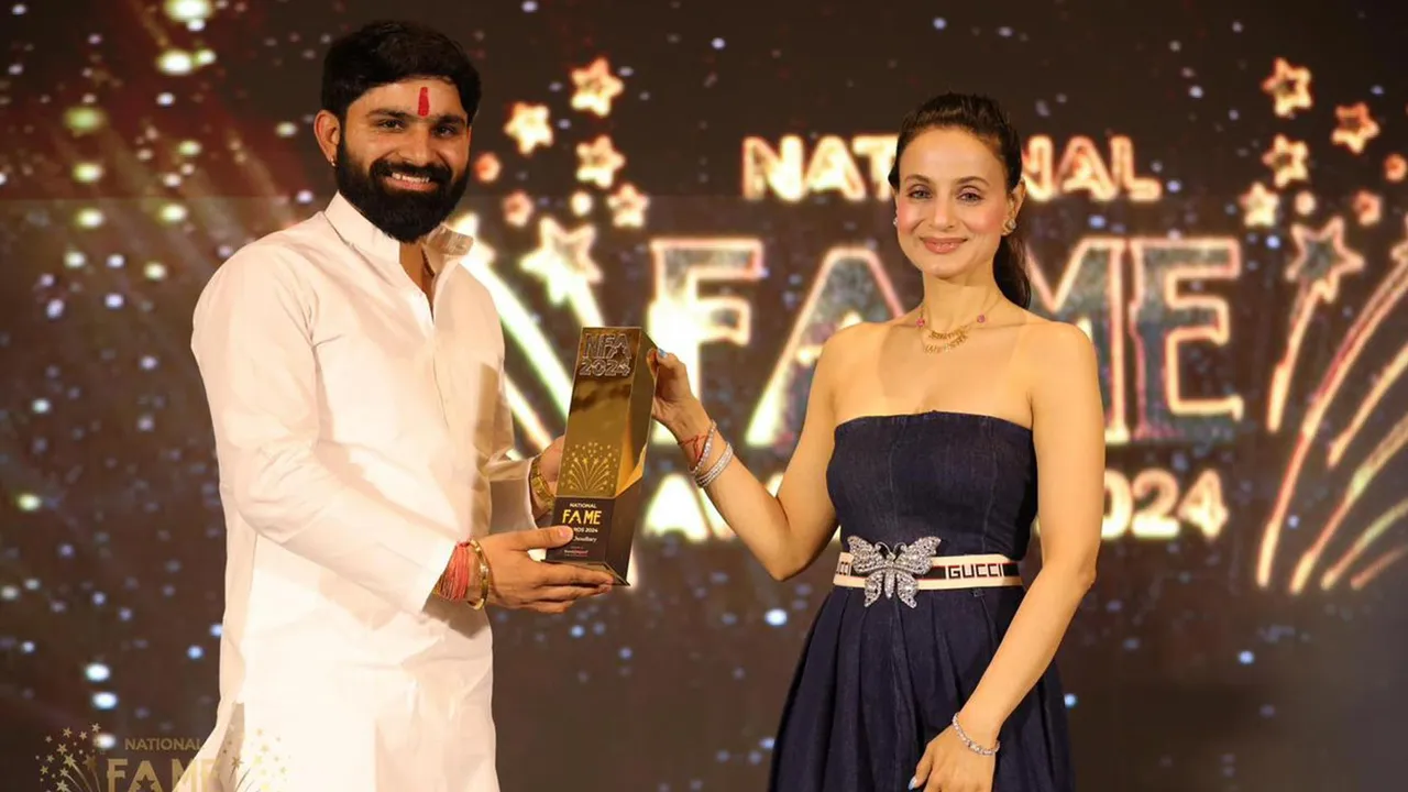Ravi Chaudhary Honored with National Fame Award by Ameesha Patel
