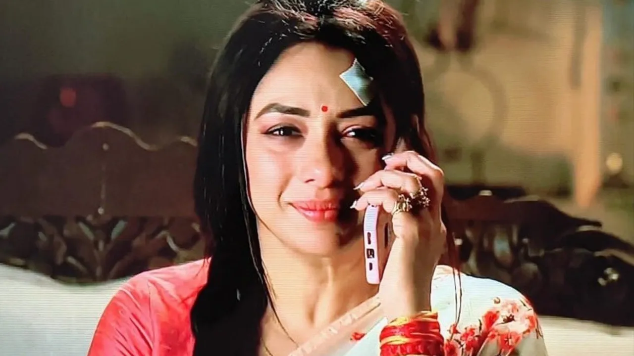 Anupama arrives at Shah House.jpg