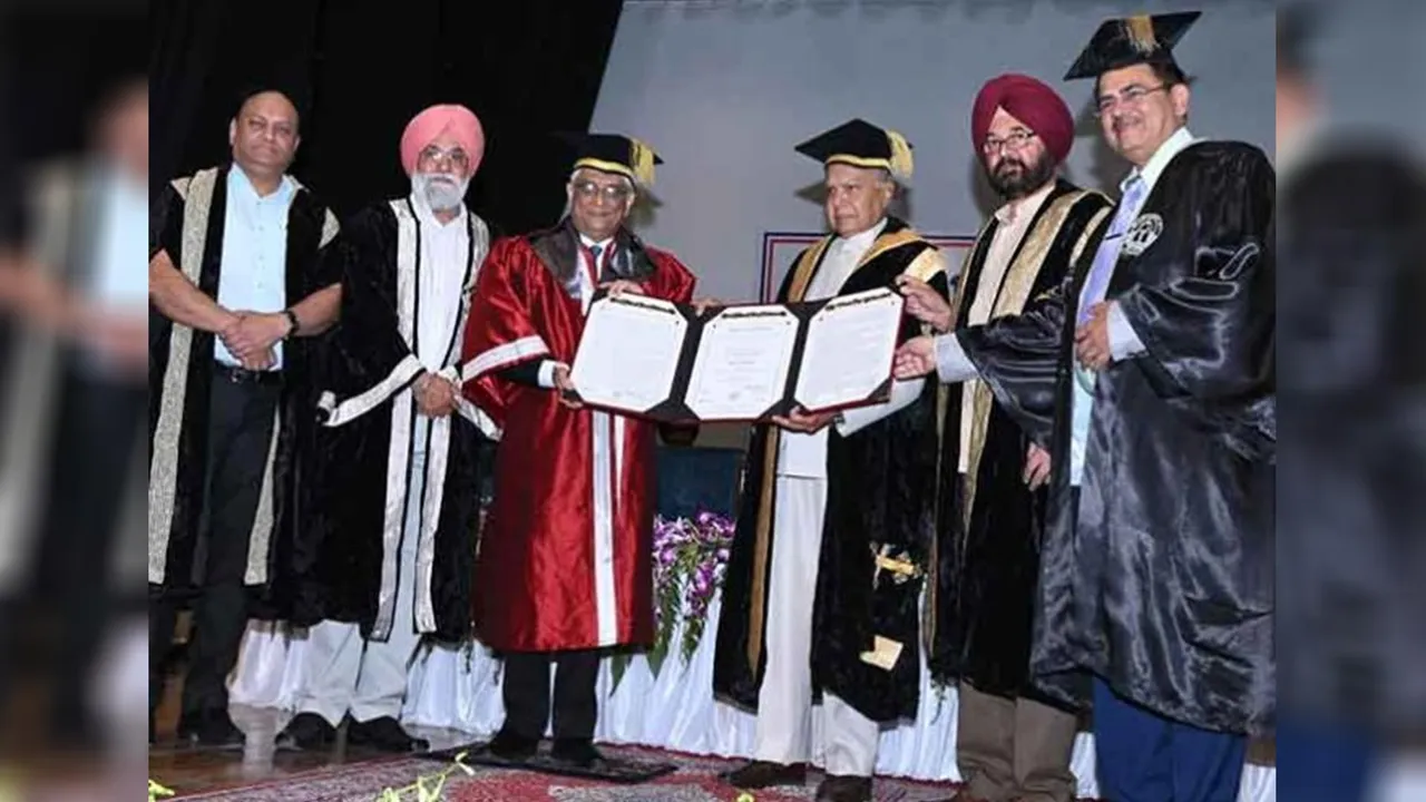 Gulzar to Receive Honorary Doctorate from Guru Nanak Dev University
