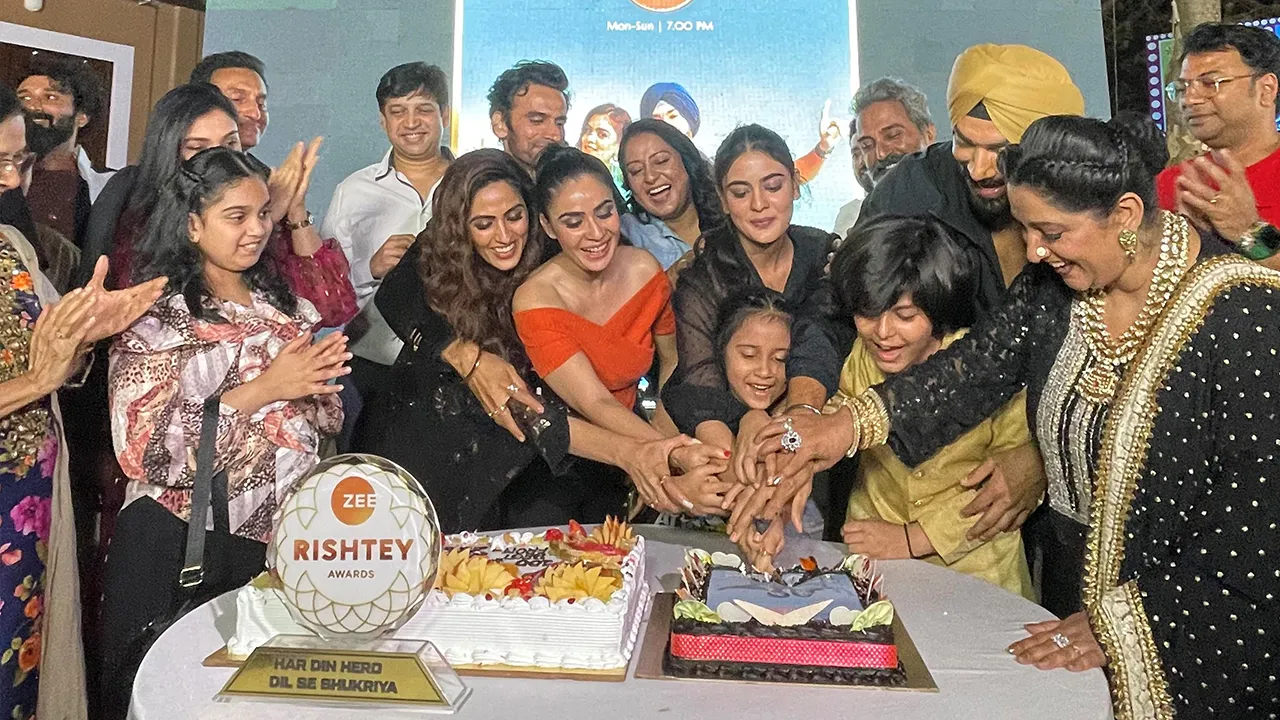 Avinesh Rekhi and Tanisha Mehta express their gratitude as Zee TV’s Ikk Kudi Punjab Di completes 100 successful episodes!.jpg