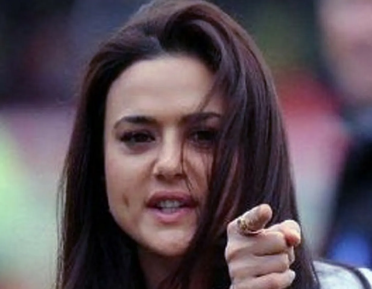 PREITY ZINTA LASHES OUT AT FARHAN AKHTAR AND TEAM INSIDE EDGE