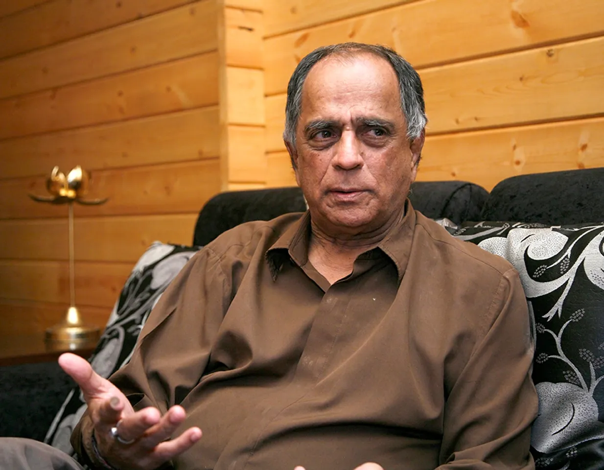 Pahlaj Nihalani  Badlaav Aayega , Badalneka Dhairya Aur Dil Hona Chaahiye