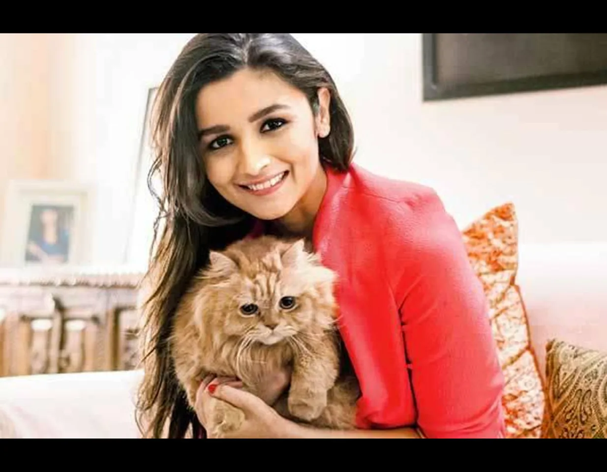 14 THINGS ALIA BHATT DOES THAT EVERY CAT-LOVER CAN RELATE TO