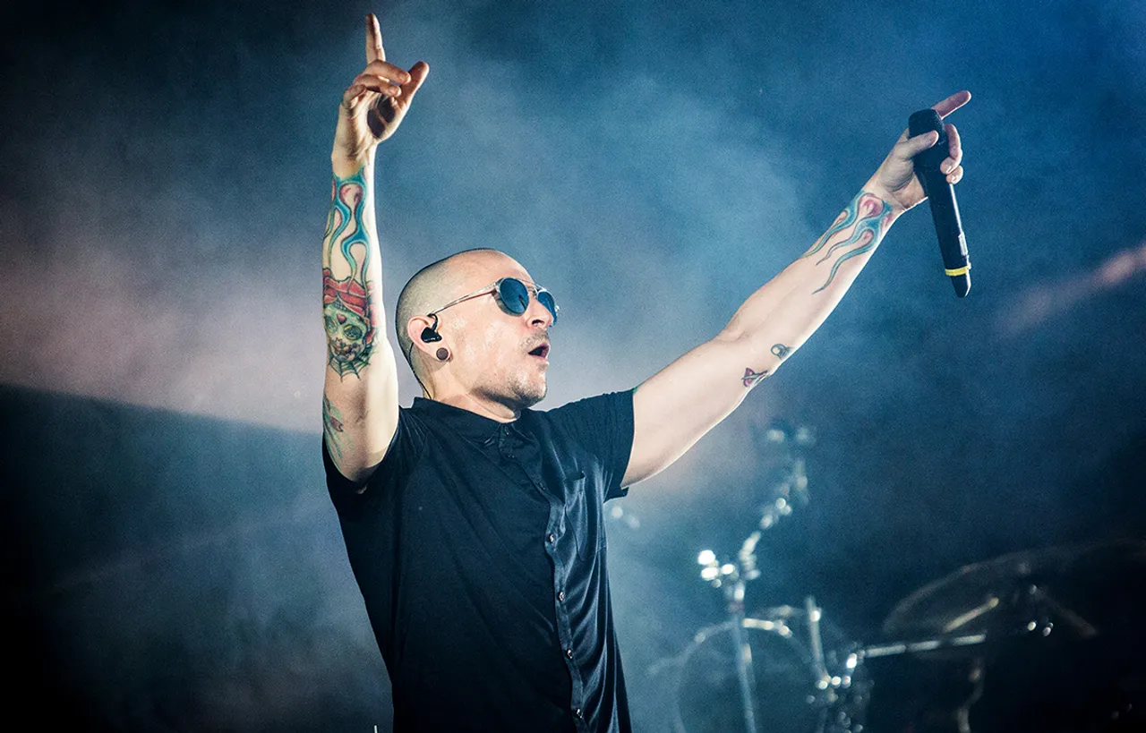 LINKIN PARK PAYS HEARTFELT TRIBUTE TO CHESTER!