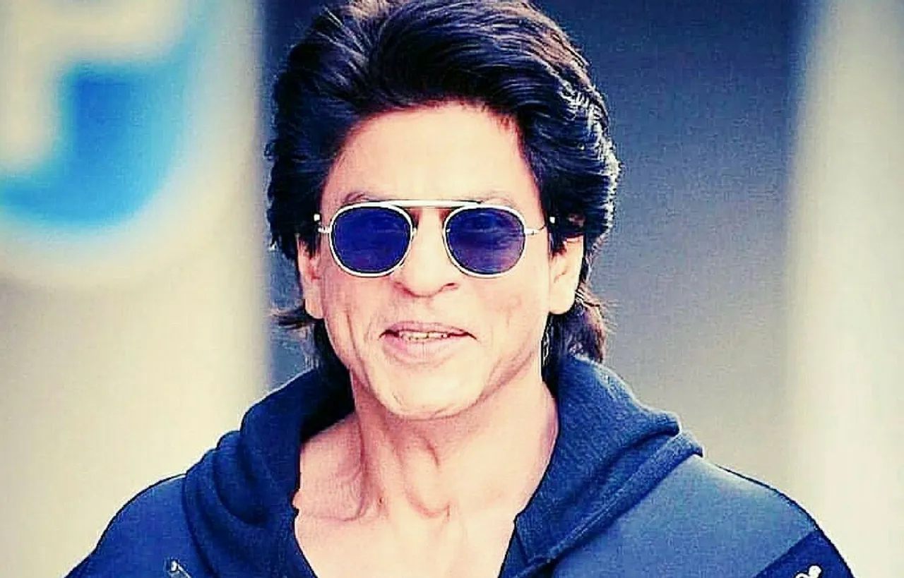 SHAH RUKH KHAN SHARES THE ON-SET PICTURE FROM HIS NEXT!