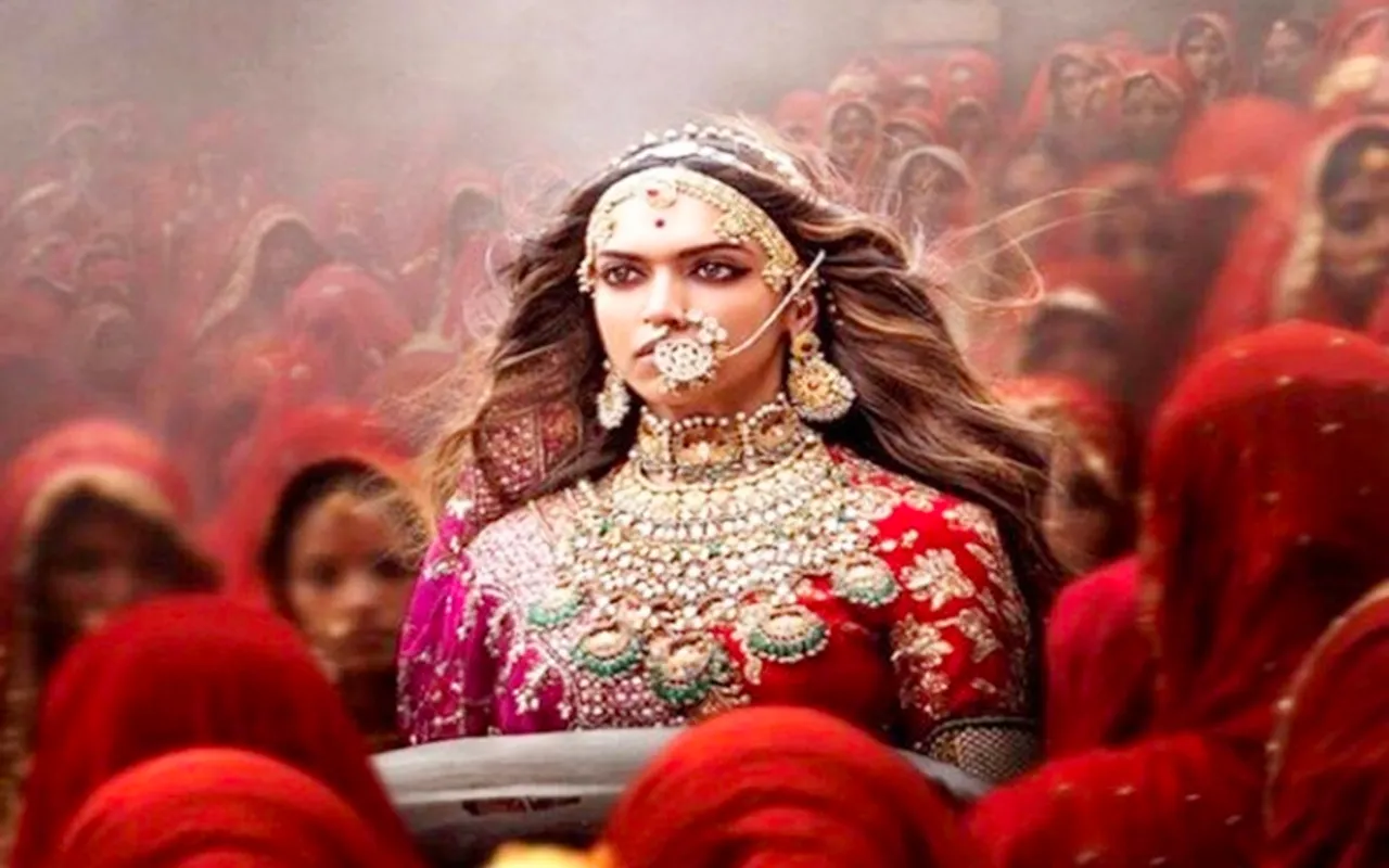 HERE'S WHY DEEPIKA PADUKONE WANTS TO KEEP HER PADMAAVAT'S CLIMAX SCENE OUTFIT